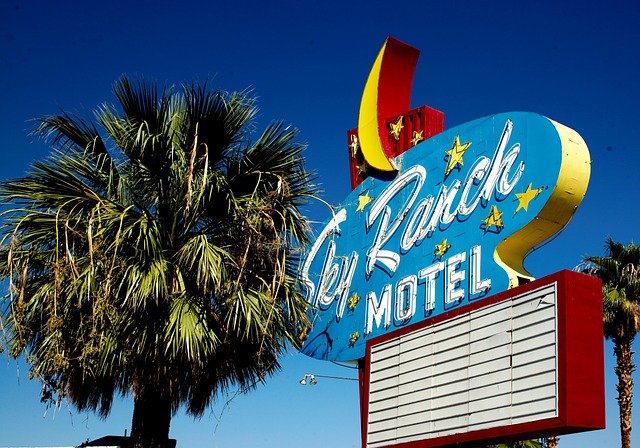 Pixabay-Falkenpost-las-vegas-motel-1635678_640.jpg