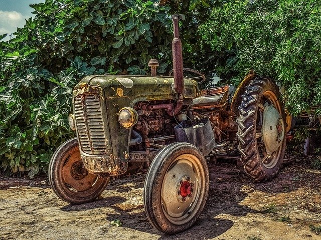 tractor2390842_640.jpg