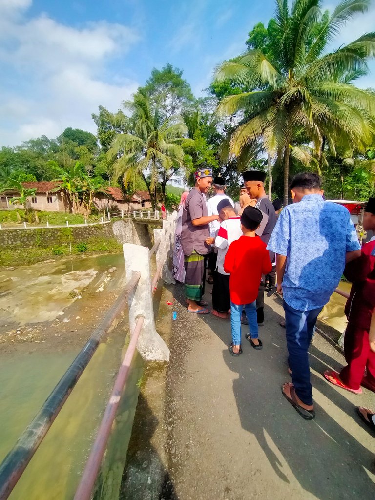 shaking hands on the bridge