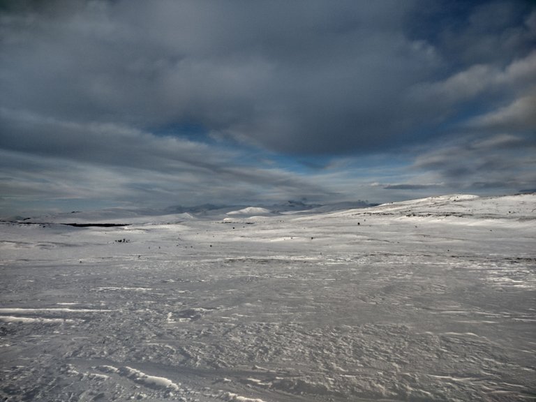 View into Rondane, the camera isnt even remotely capturing the majestic view.