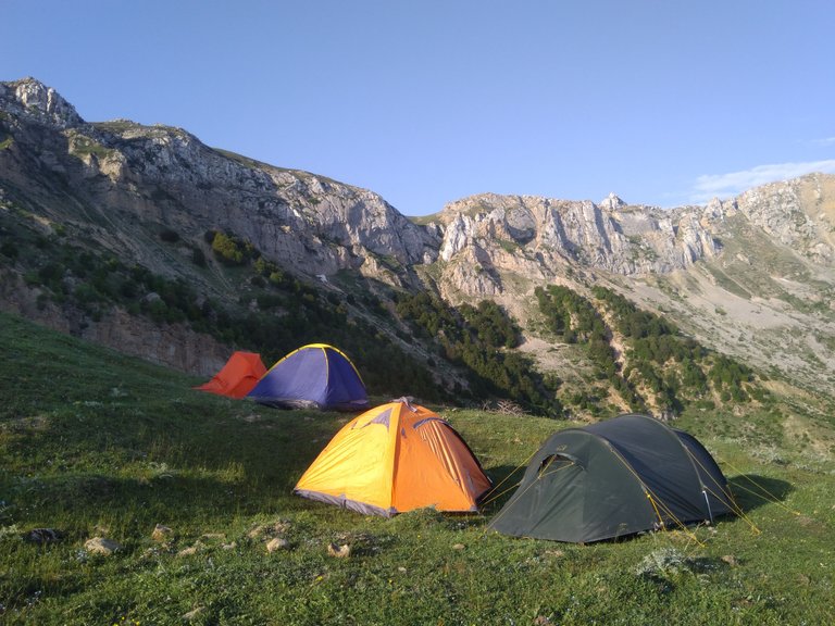 Camping Yakhchalposht ridges.jpg