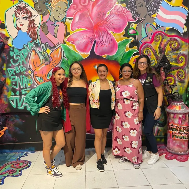 Pink Graffiti Conversation Wheel Empowering Women with art 🎨🎉🤗 [ENG/ESP]