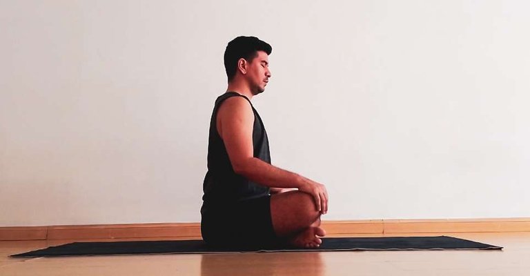 Padmasana.jpg