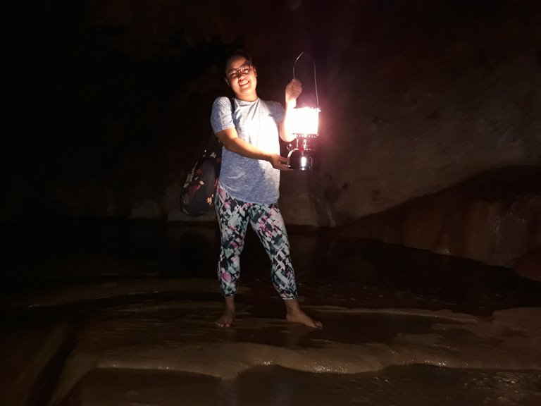 I borrowed the lamp from the guide to take pictures with it. I look like a happy explorer!