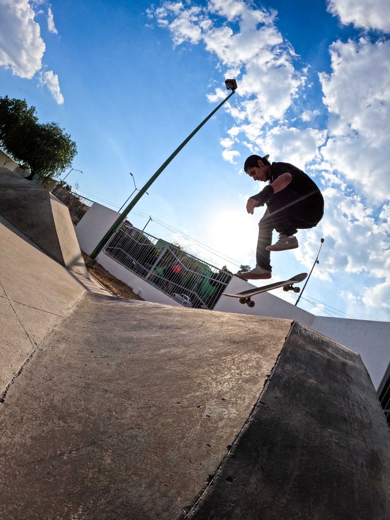 Nollie Bigsping Varial