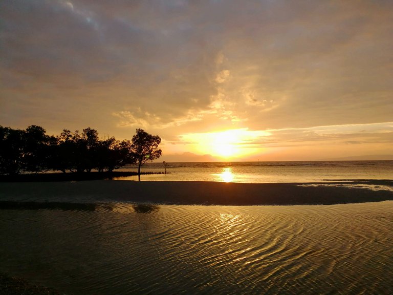 Beautiful Sunset at Casa de la Playa Siquijor