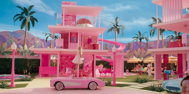 margot-robbie-barbie-dreamhouse.jpg