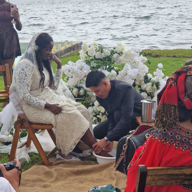 9-washing_feet_ceremony_male_20241030.jpg