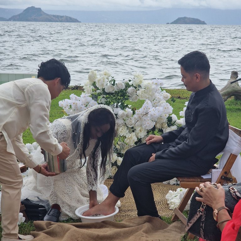 8_washing_feet_ceremony_20241030.jpg