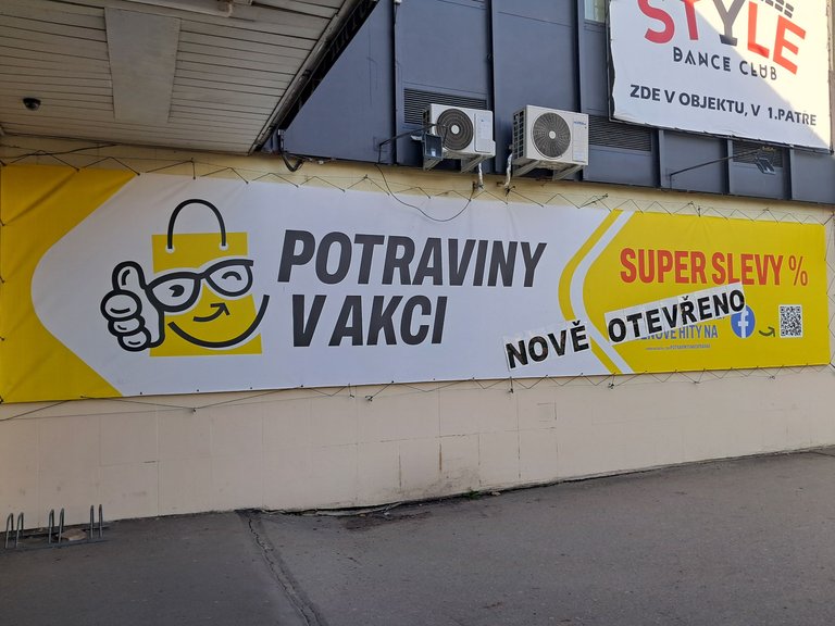 O lidech, politice a pivu