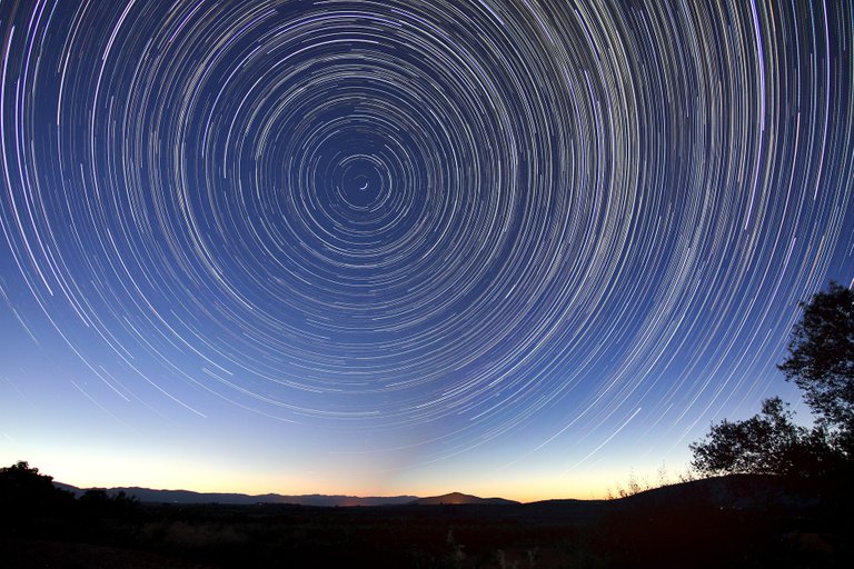 startrails828656_1920.jpg