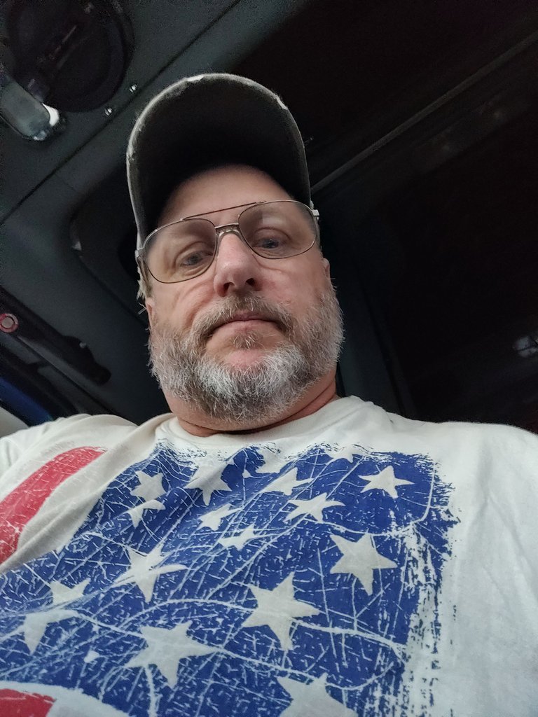 Selfie Flag Shirt Trukker 2019-07-31.jpg