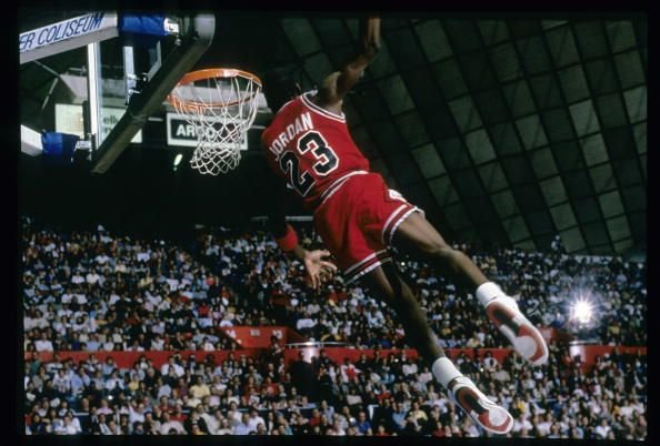 Las-mejores-clavadas-de-Michael-Jordan.jpg