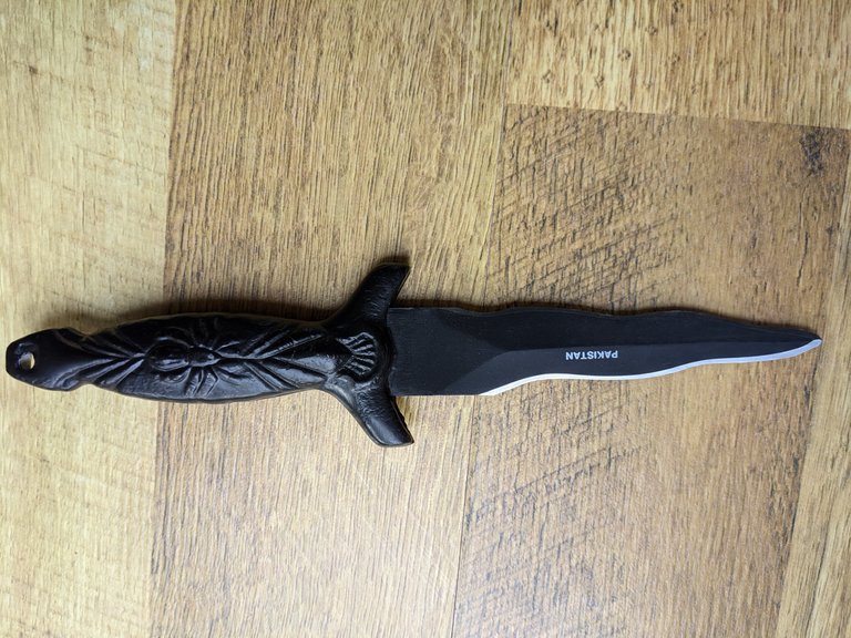 KrissKnife01.jpg