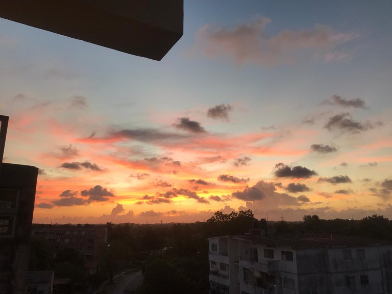 Foto atardecer balcón.jpg