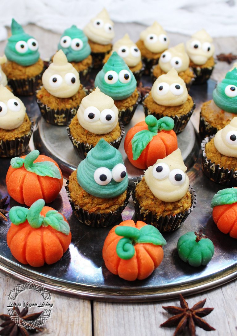 4 Halloween Mini Cupcakes.jpg