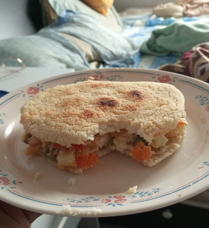 Arepa con ensalada2.jpg