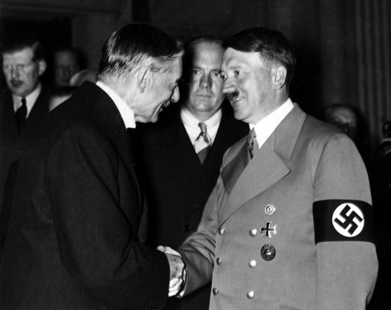 N.-Chamberlain-and-A.-Hitler-in-Munich.-September-1938.jpg