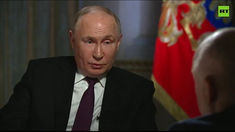 Putin gives interview to Russian media.mp4_snapshot_01.13.42.914.jpg