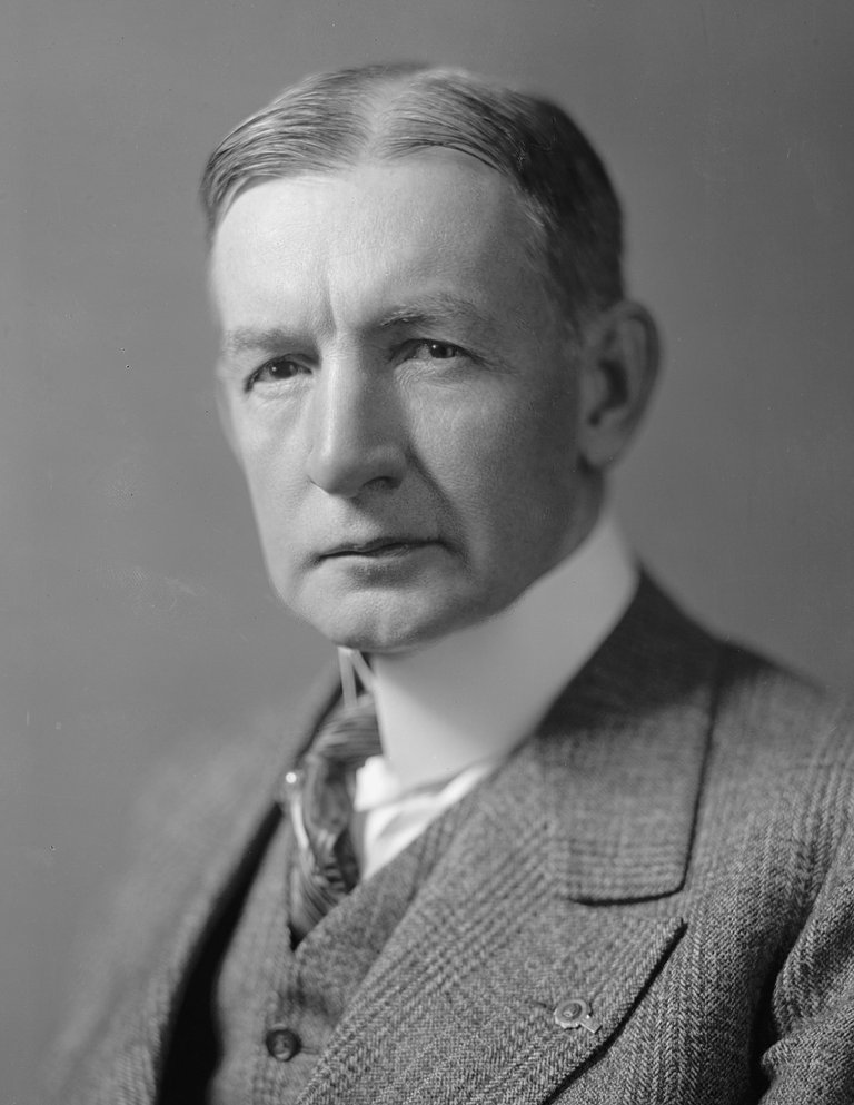 Portrait-of-Vice-President-Charles-Dawes-of-Illinois-1925.jpg