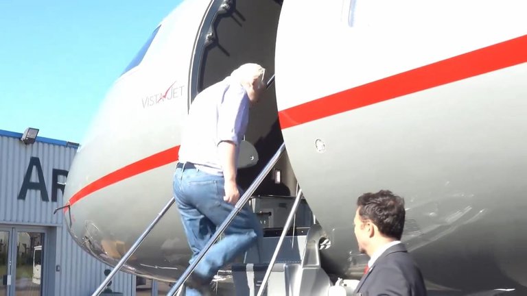 WikiLeaks on X Julian Assange boards flight at London Stansted A.mp4_snapshot_00.11.733.jpg