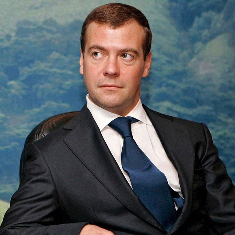 dmitry-medvedev-1024x1024-wallpaper-11009.jpg