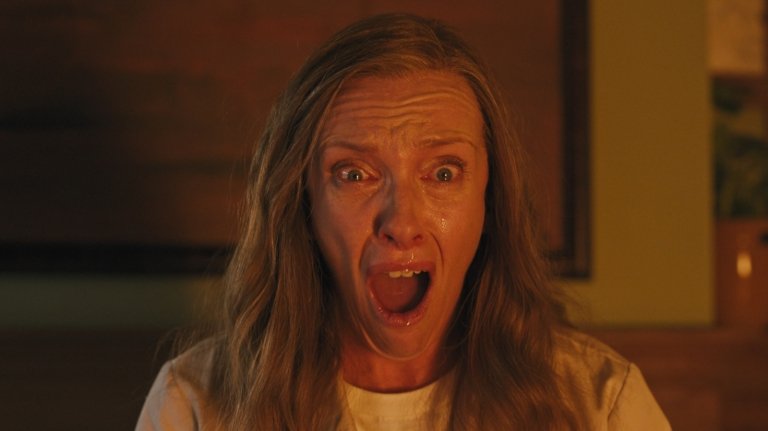 hereditary_2018_annie_toni_collette_watching_steve_burn_TITLE.jpg