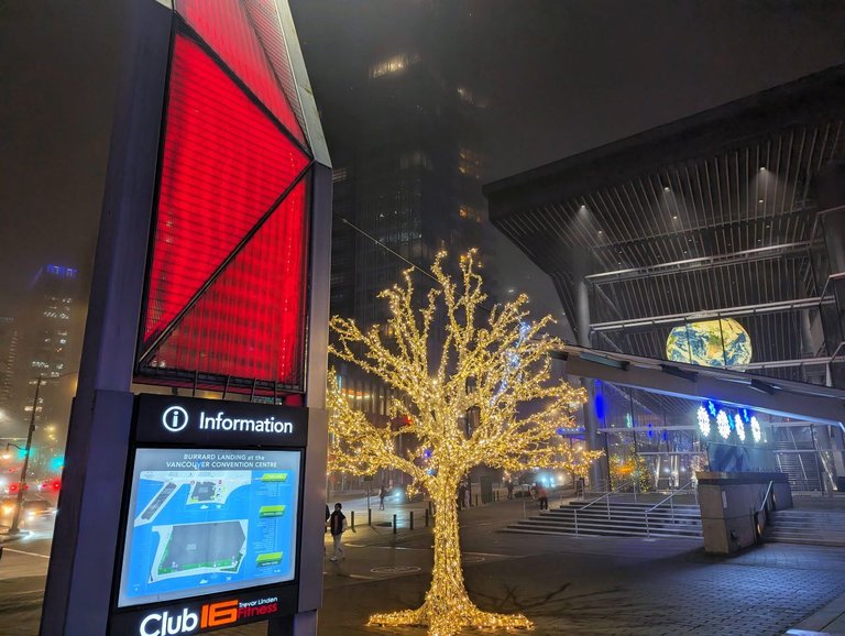 urban_christmas_decoration.jpg