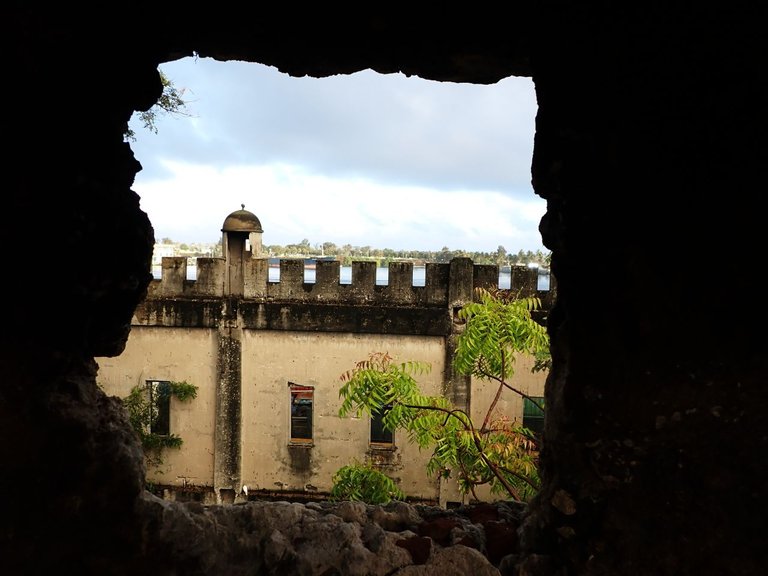 Fortaleza Hole in Wall.jpg