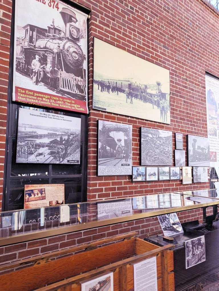 Victoria Train01.jpg