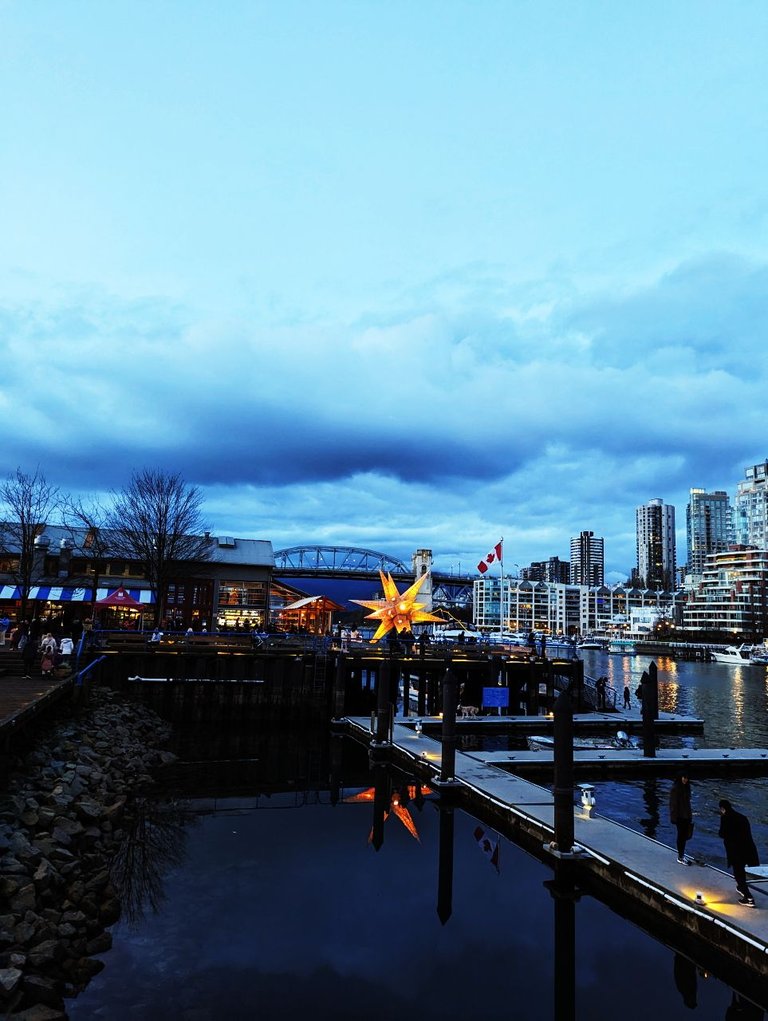 Granville_Island_Christmas_Star.jpg