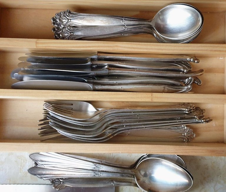 knives forks.jpg