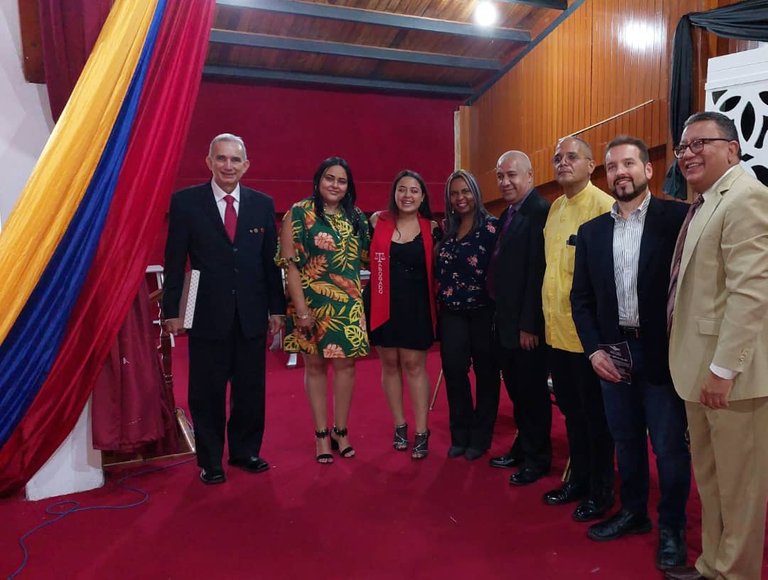 Profesores y autoridades.