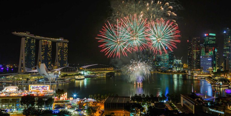 Marina-Bay_Singapore_Firework.jpg