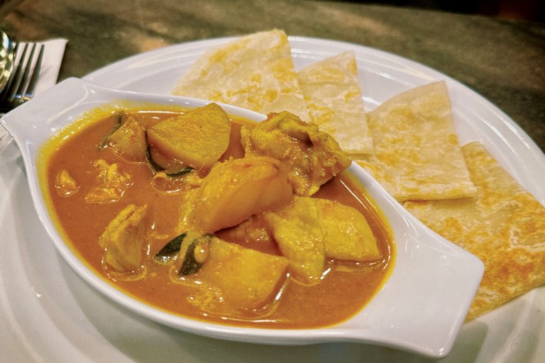 Curry Chicken with Roti Canai