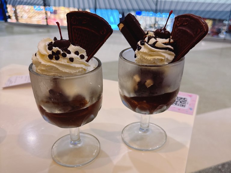 Frosted Choc Malt Fantasy & Crunchy Dark Fantasy