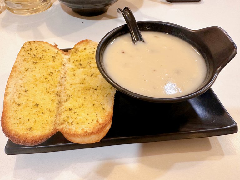 mushroom soup & garlic bread