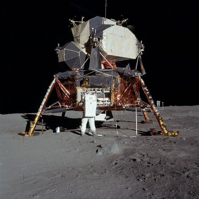 moon-landing-60543_640 (1).jpg