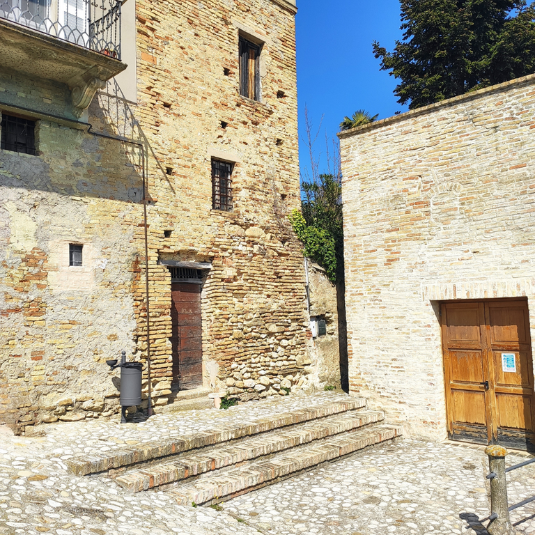 Trave legno sopra porta 2 (1).png