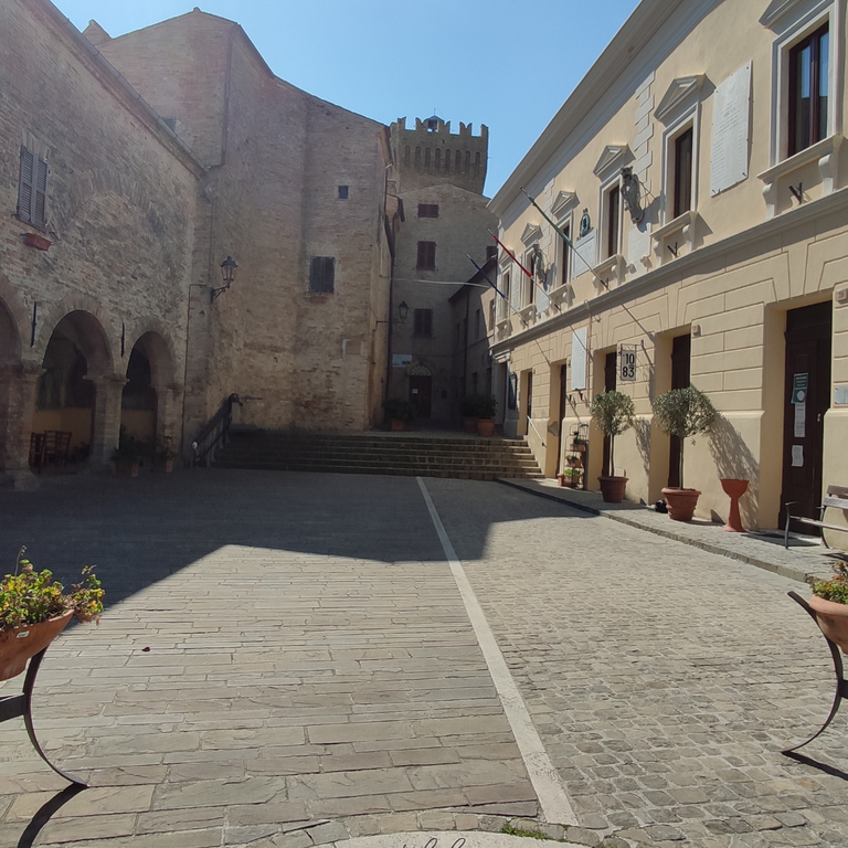 Piazza castello 4 (1).png