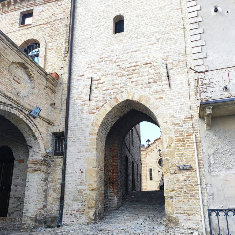 Arco con macchina 1 (1).png