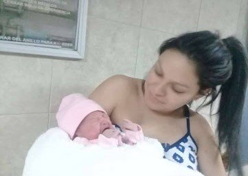 Cuando la tuve en mis brazos por primera vez / When I held her in my arms for the first time