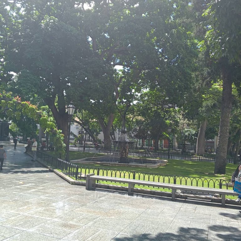 plazab6.jpg