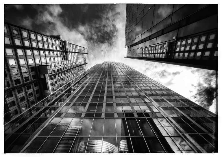 pm2_Frankreich La Défense 1760783195468.jpeg