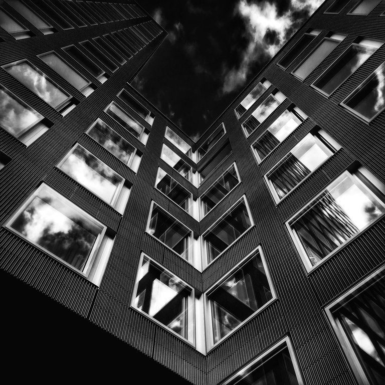 m15_pq_p_modern buildings of Europe 2 Schweiz Zürich City PHOTO_20220211_125037-01.jpeg