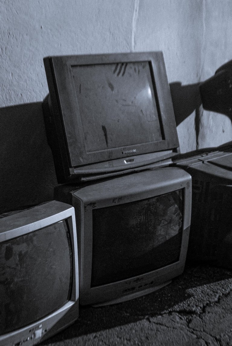 TV_B&W-4.jpg