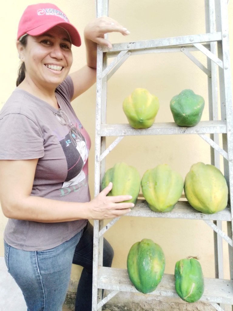 Yo and papayas.jpg