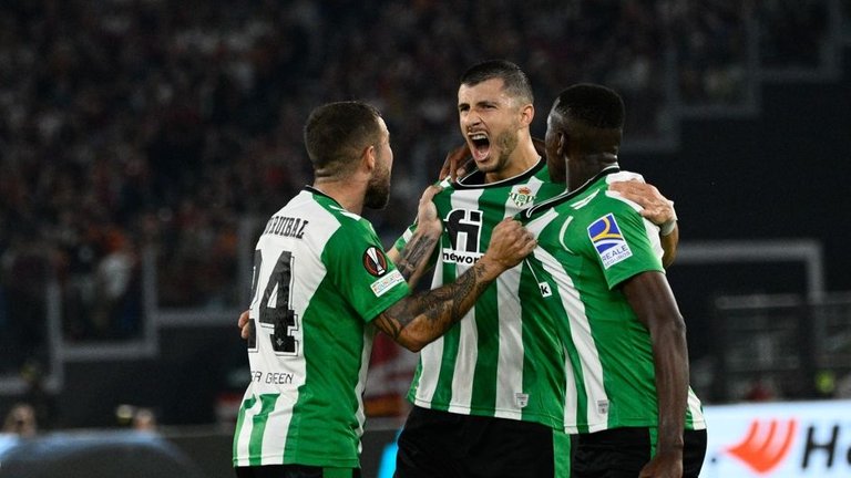 gol-guido-betis-roma-U64125108488qJc-940x529@abc.jpg