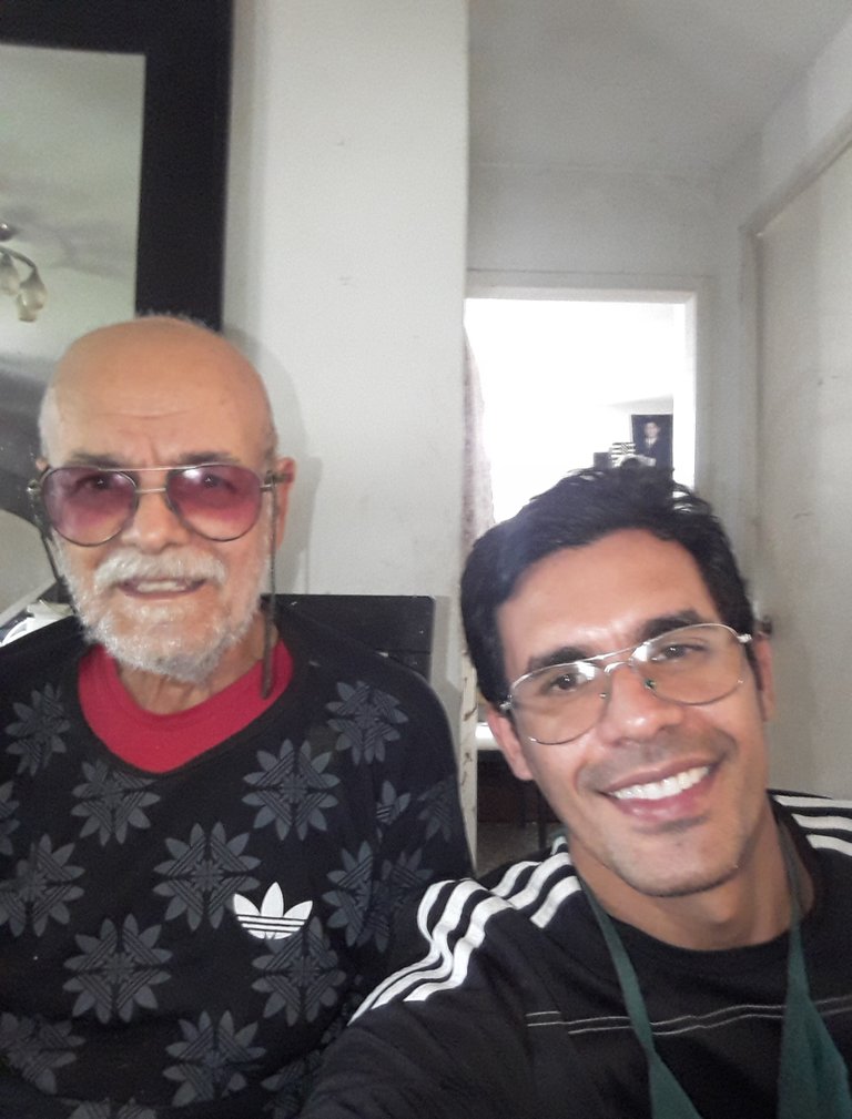 foto con mi papa.jpg