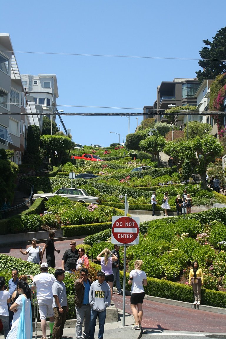 lombardstreet113913_1280.jpg